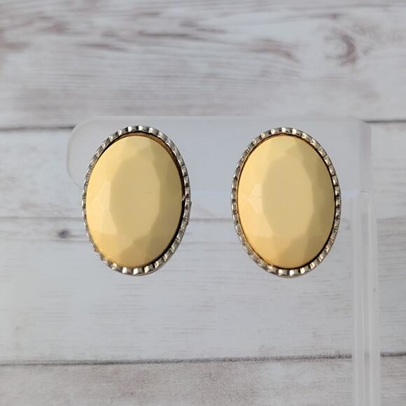 Vintage Clip On Earrings 1 & 1/8" Faceted Butter Yellow Oval Large Statement - Picture 1 of 5